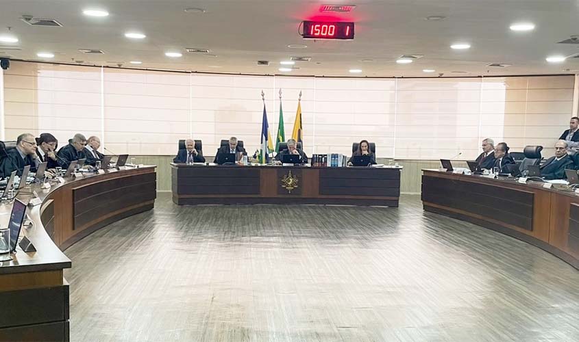 Sessão do Tribunal Pleno Judiciário é marcada por homenagens ao desembargador aposentado Eurico Montenegro