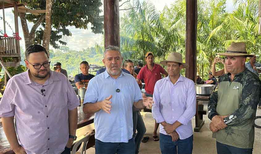 Vereador Everaldo Fogaça participa de reunião de agradecimento no ramal Acreano 