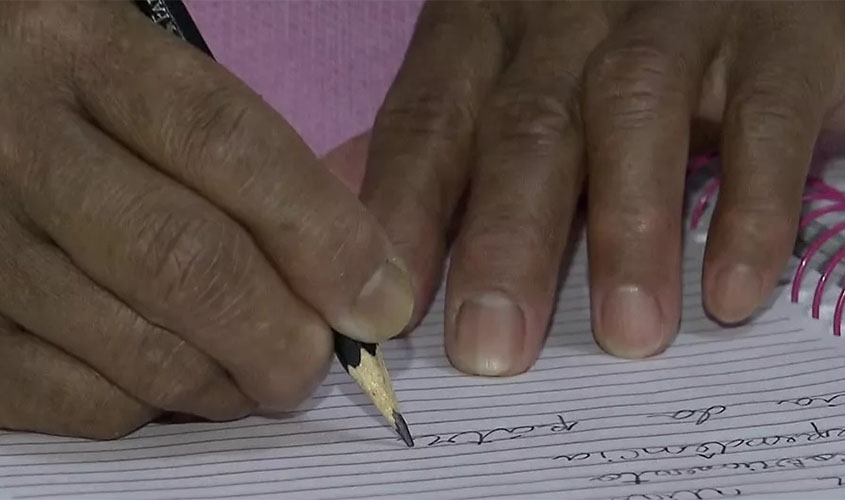 Analfabetismo resiste no Brasil e no mundo do século 21