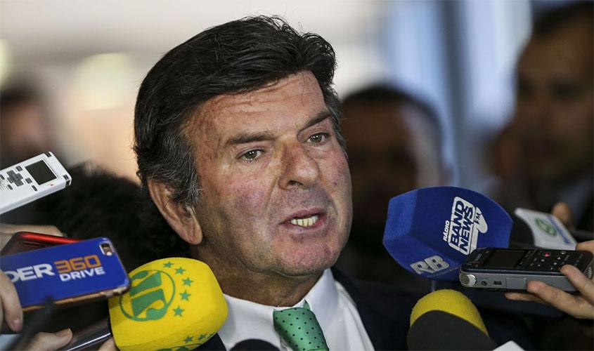 Posse de Fux na presidência do STF terá divisórias e dispensa de foto