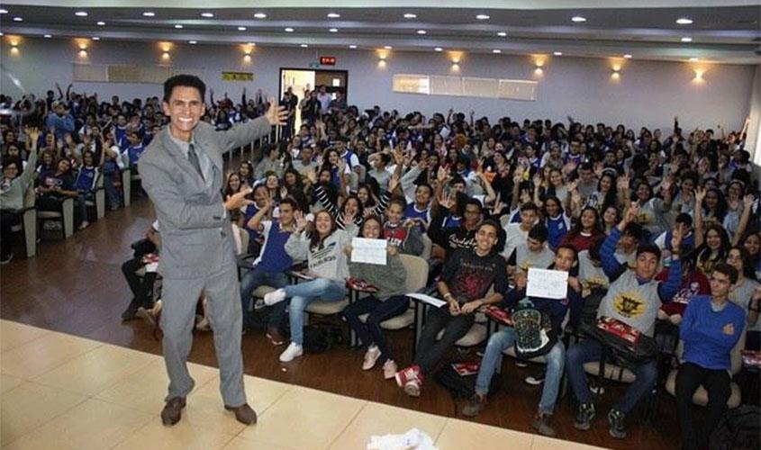 Revista Jovem Empreendedor lança projeto Lugar de jovem é na política