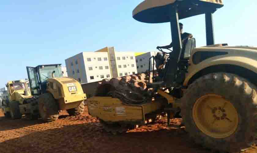 Obras de drenagem no bairro Lagoa prosseguem em pleno feriado