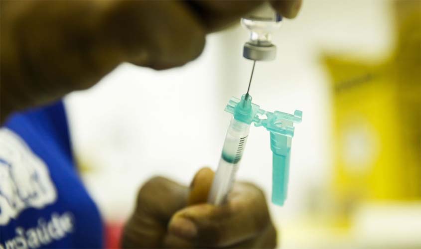 Baixa adesão vacinal para poliomielite no país preocupa especialistas