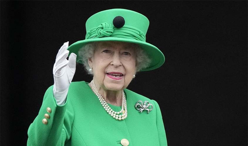 O mundo homenageia a rainha que brilhou por 70 anos, tinha o amor de milhões de súditos e a admiração do planeta