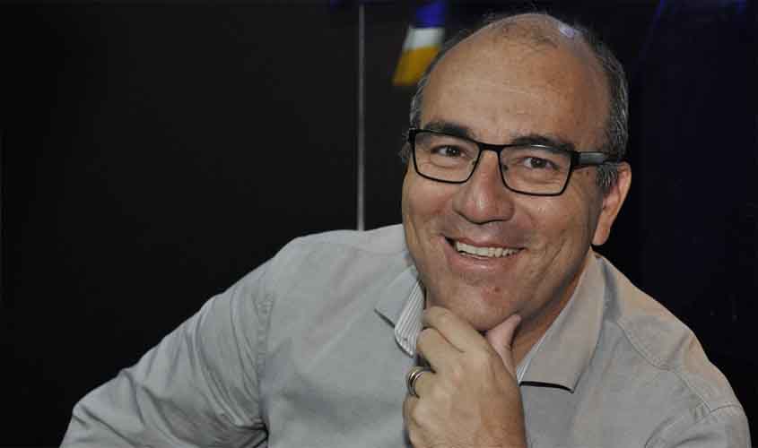 Bandeira gigante dos EUA na Avenida Paulista é a prova cabal da colonização ideológica no Brasil