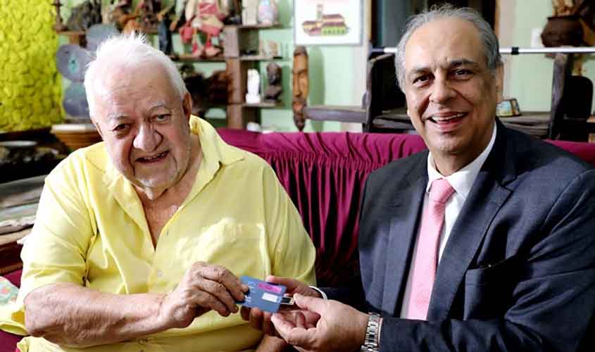 Presidente do TJRO homenageia desembargador aposentado que doou coleção de pinturas ao Judiciário