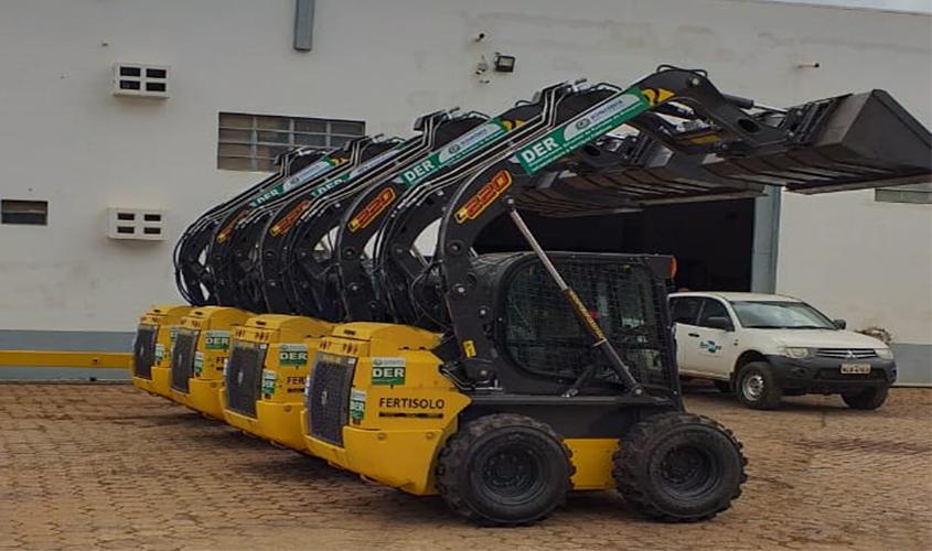 DER entrega kits de mini carregadeiras para garantir agilidade aos serviços