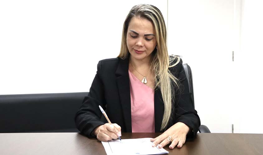 Cláudia de Jesus pede ação por atraso de R$ 6 mi a hospital