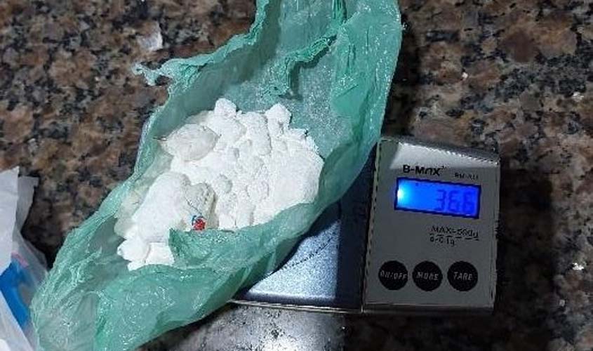 PM fecha ponto de drogas e prende dois em Cacoal