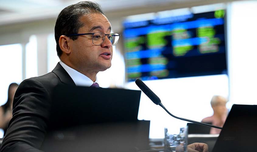 Avança proposta sobre presidência de junta comercial