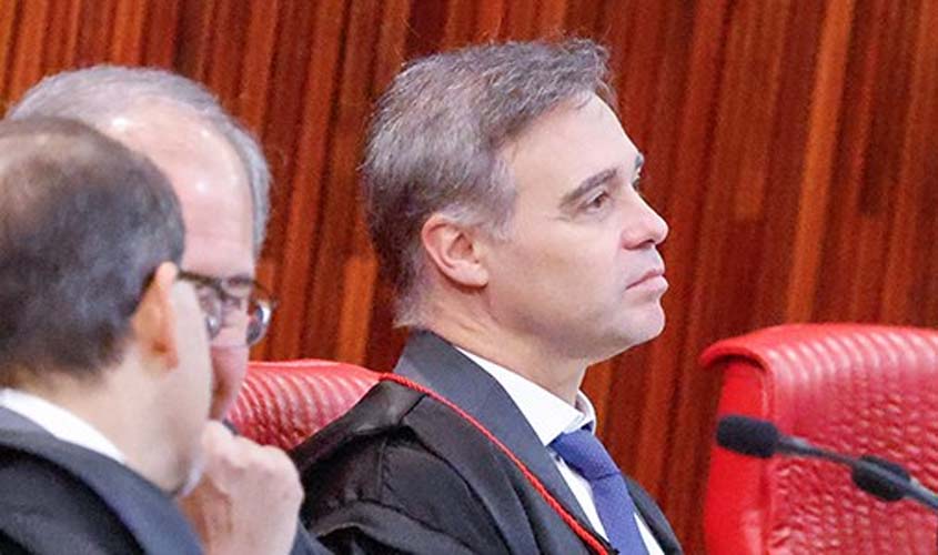 TSE manda retirar vídeos de IA de Flávio Bolsonaro