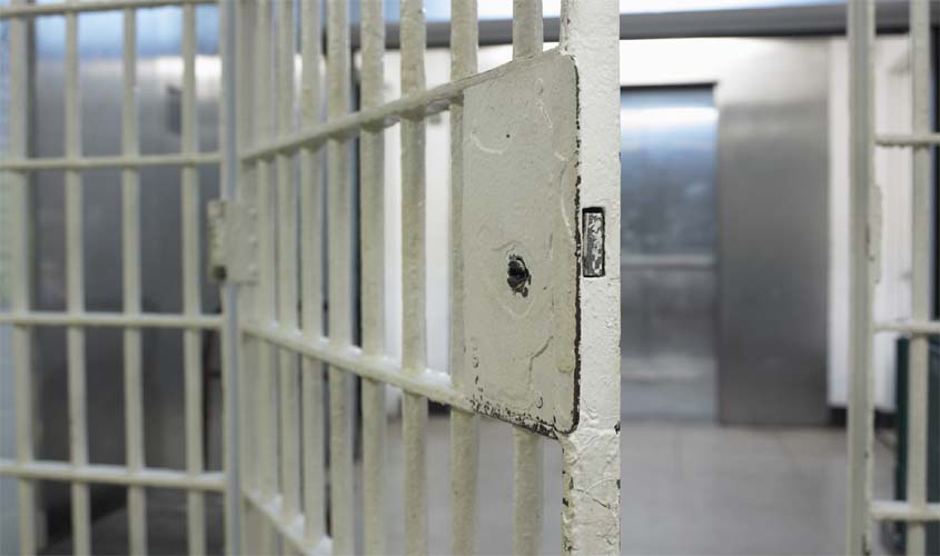 Condenações criminais definitivas com pena de reclusão validam dispensas por justa causa