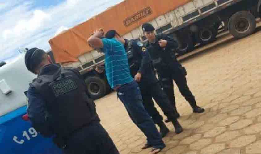 Golpista acaba preso acusado de dar calote de quase R$ 10 mil em casa noturna, após passar noitadas com garotas de programa