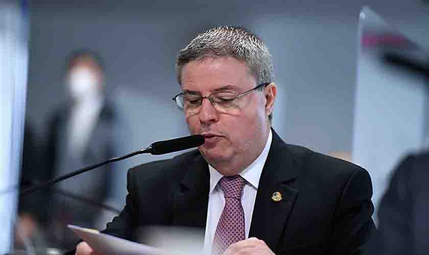 Projeto que dispensa advogado de pagar adiantamento de custas processuais passa na CCJ