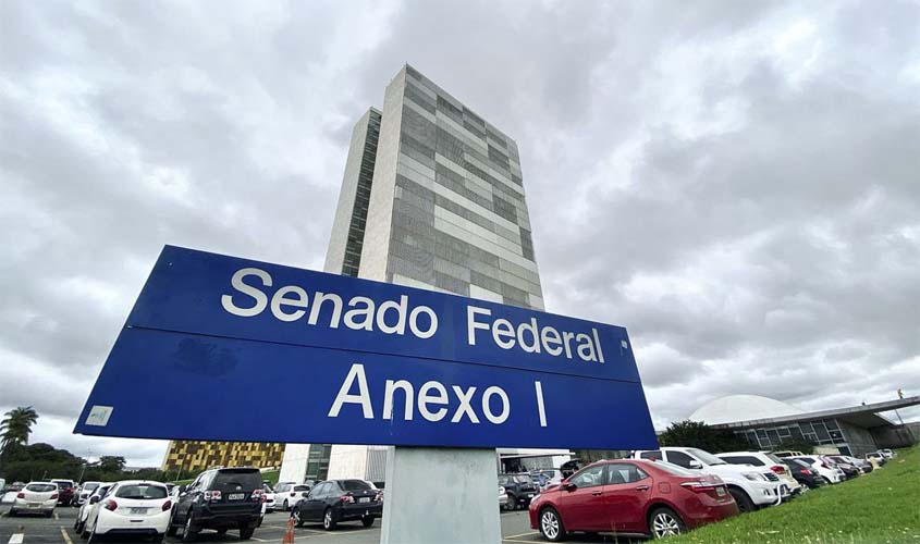 Senadores aprovam relatório sobre impactos da pandemia na educação