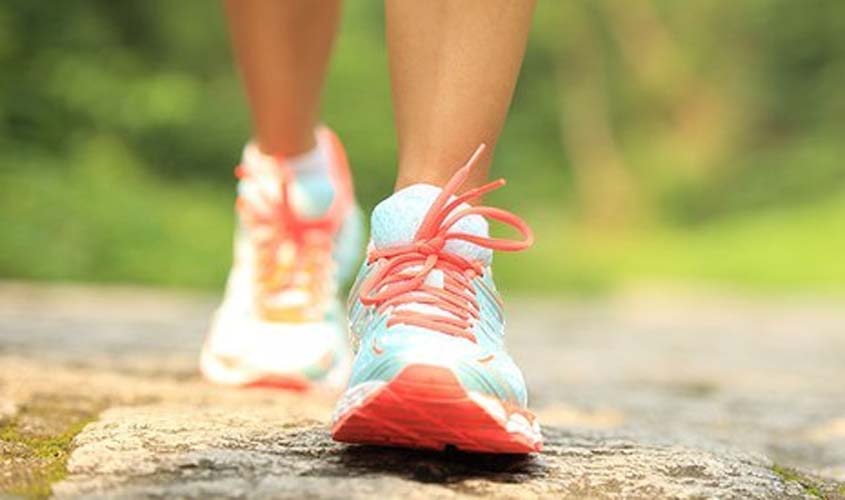Quais os benefícios de uma caminhada diária?