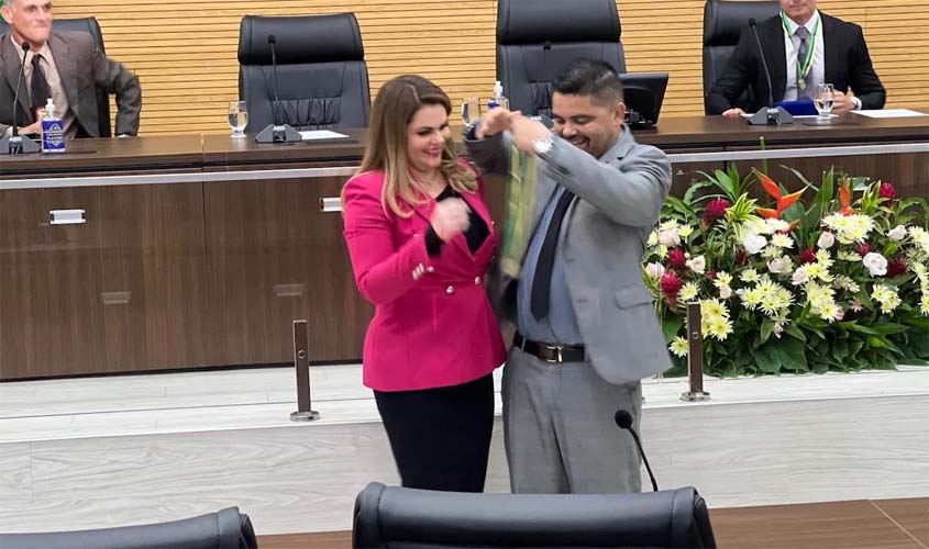 Quílvia Carvalho recebe homenagem por criação do Título Já, que regularizou mais de 60 mil imóveis em RO
