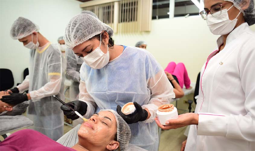 Mais de 100 empreendedores são beneficiados com cursos