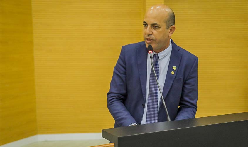 Projeto proposto pelo deputado Ismael Crispin que prevê cota em concursos para candidato com surdez unilateral é aprovado