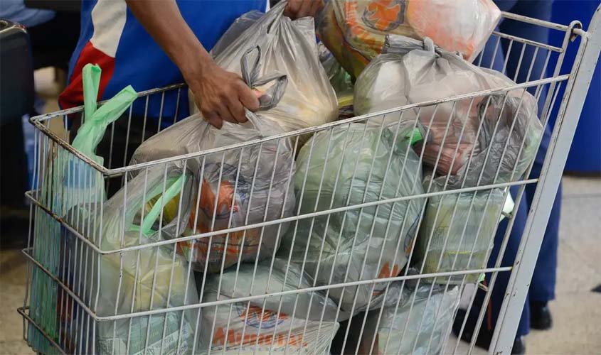 Auxílio-alimentação de servidor municipal mantém natureza salarial após a vigência da reforma trabalhista