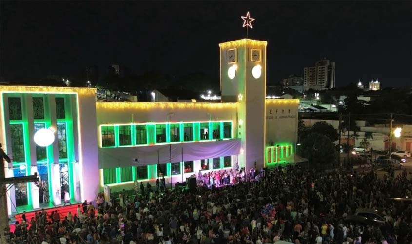 Cantata Natalina reúne centenas no Prédio do Relógio