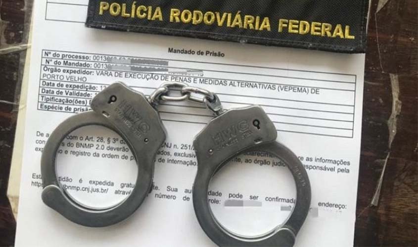 PRF realiza prisão de 8 pessoas