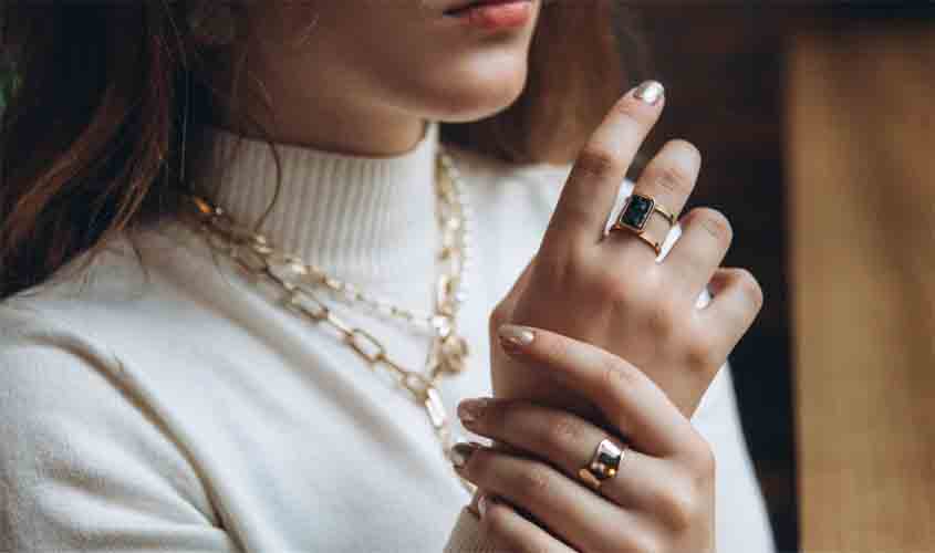 Joias e anéis podem esconder microrganismos