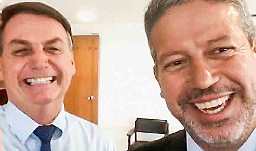 Lira busca se distanciar do governo e alfineta Maia