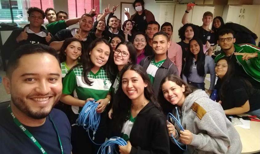 Primeira estudante surda certificada no Curso Técnico em Informática do Campus