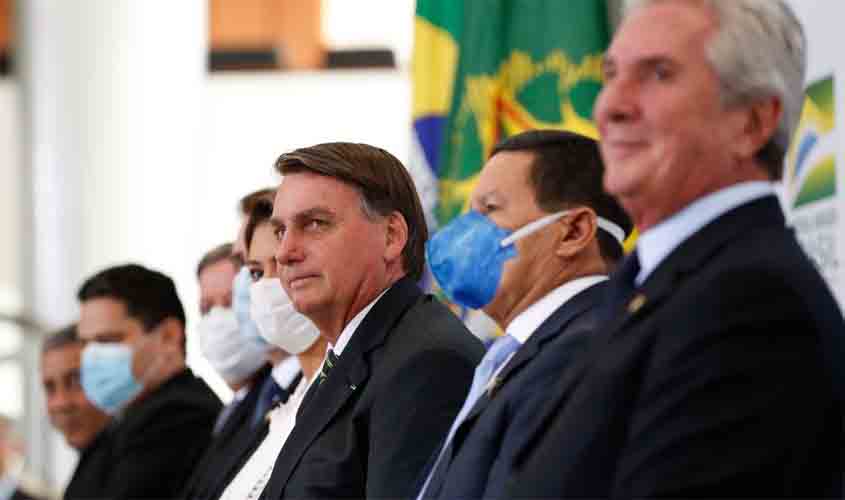 Governo negocia novo auxílio aos informais, afirma Bolsonaro