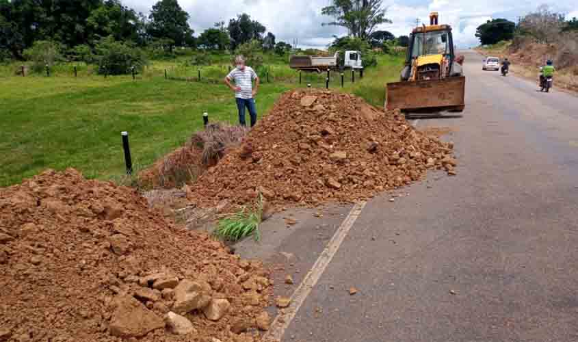 Equipe do DER realiza reparos na rede de drenagem de águas pluviais na RO-481