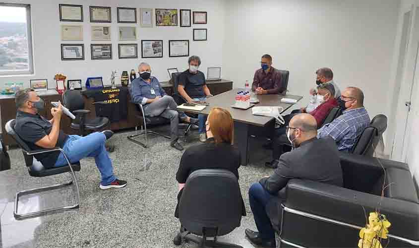 EXTINÇÃO - Deputado Anderson defende a permanência dos médicos veterinários na Secretaria de Saúde