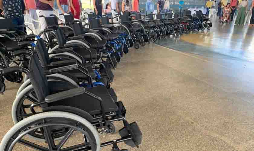 Pessoas com dificuldade de locomoção são beneficiadas com aparelhos de mobilidade