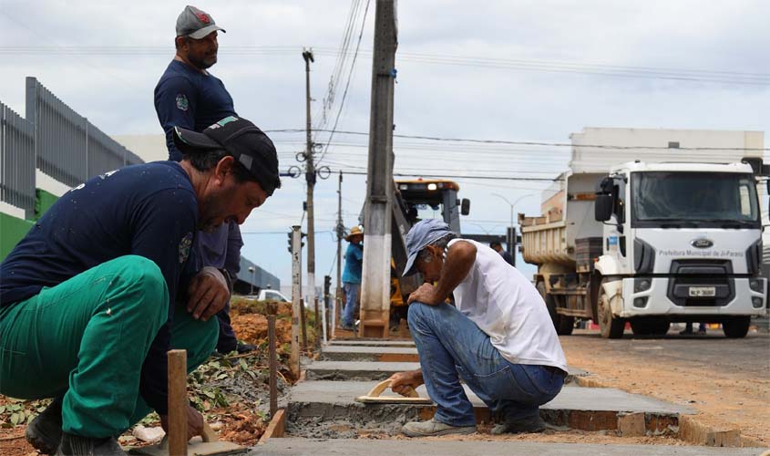 Iniciadas obras de meios-fios e calçadas na avenida 6 de Maio