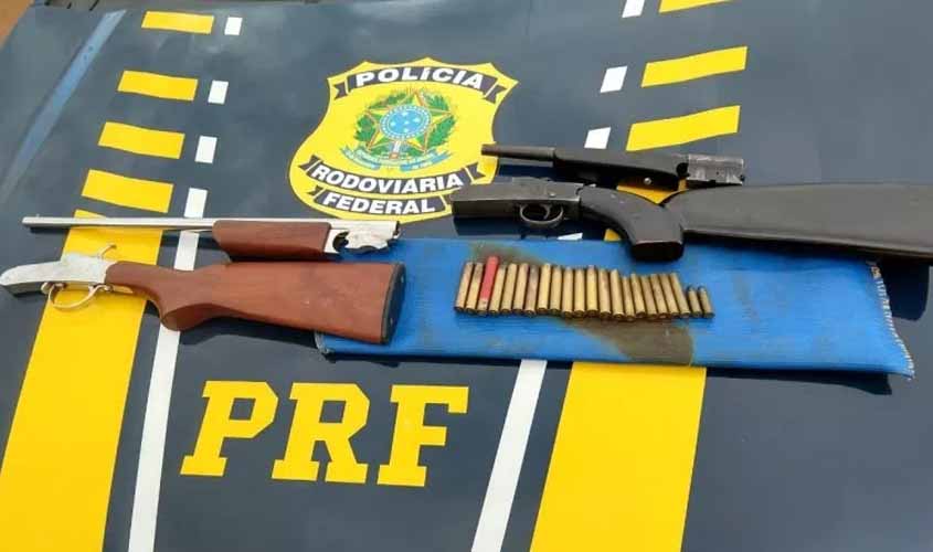 Em Cerejeiras, PRF prende dois homens com espingardas