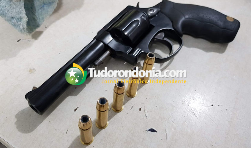 Motorista é detido armado acusado de ameaça