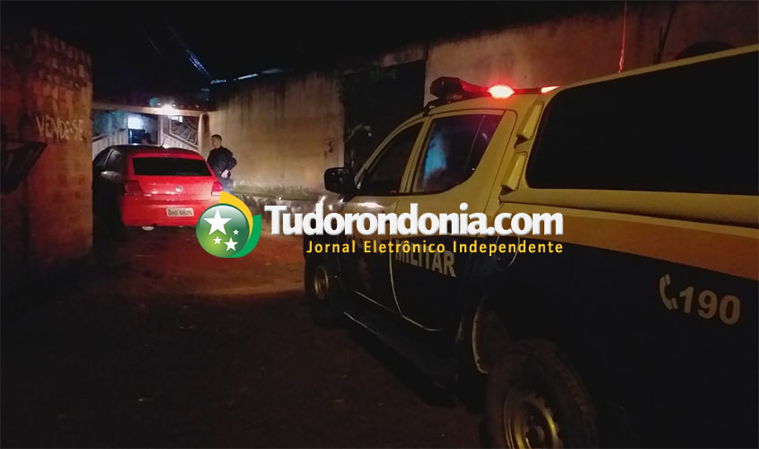 Mulher tem o carro roubado durante assalto a mão armada e após intensa fuga suspeitos são presos