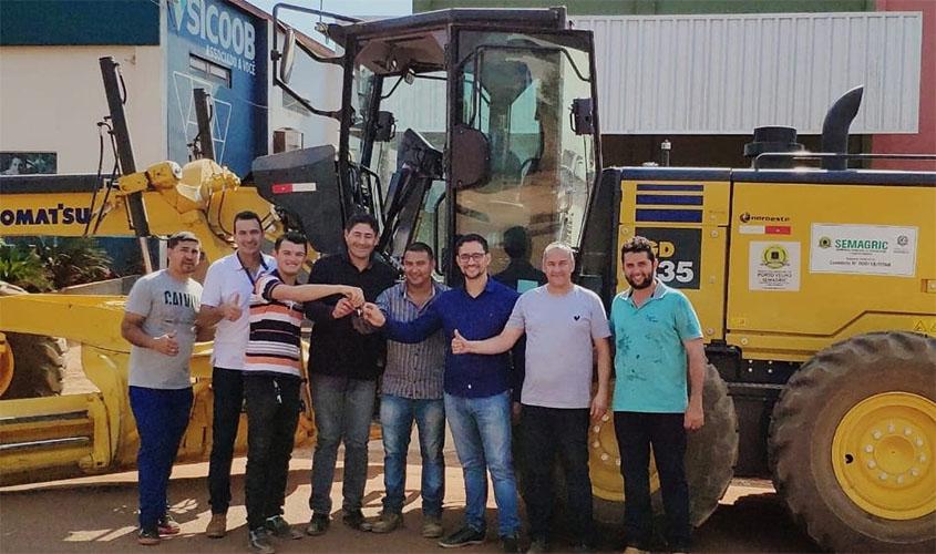 Deputado Anderson garante recurso para aquisição de retroescavadeira em Nova Califórnia