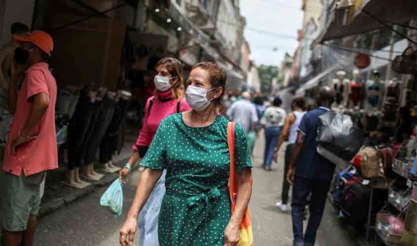 Média diária de mortes por covid-19 passa de 1,5 mil, informa Fiocruz