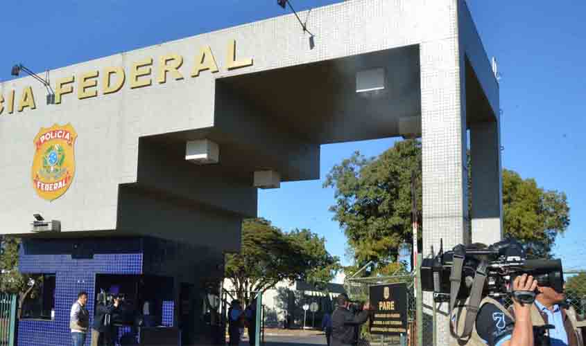 Polícia Federal investiga contratação de varredores de rua fantasmas