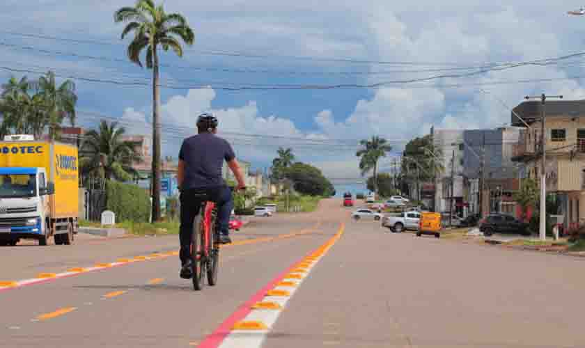 Ciclofaixa na rua Venezuela começa a ser implantada
