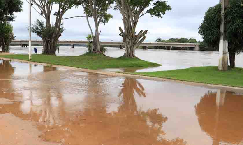 Nível do rio Machado volta a subir e Defesa Civil emite alerta