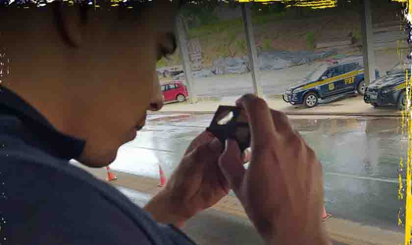 Em Rondônia, PRF identifica transporte irregular de madeira