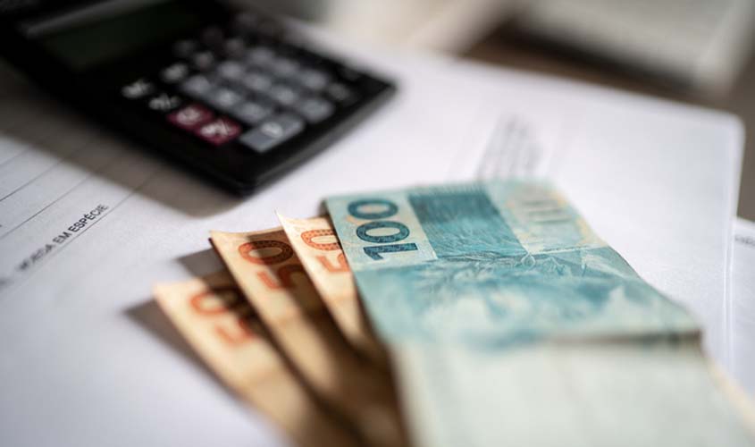 Balconista deve pagar honorários no mesmo percentual da empresa