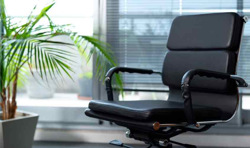 Como consertar cadeira de escritório que fica descendo: Passo a passo