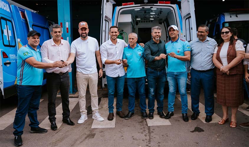 Prefeitura entrega 3 ambulâncias para reforço em urgência