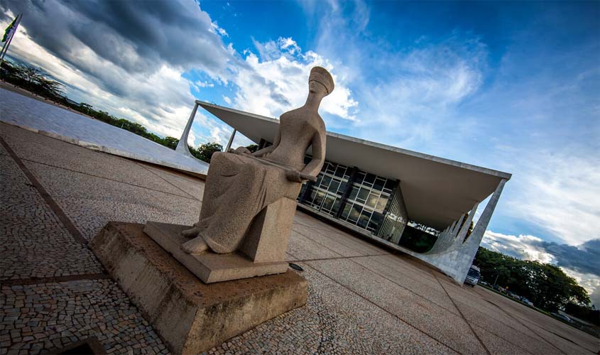 Brasil gasta R$ 20 bi com salários acima do teto constitucional