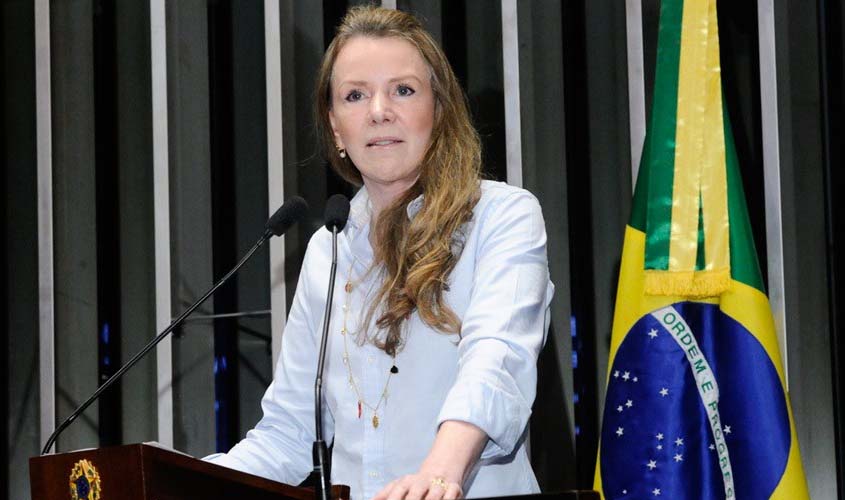Vanessa Grazziotin defende Lula e diz que a Constituição foi rasgada
