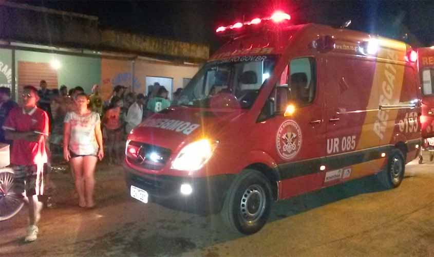 Homem leva facada no peito após tentar apartar briga em bar 