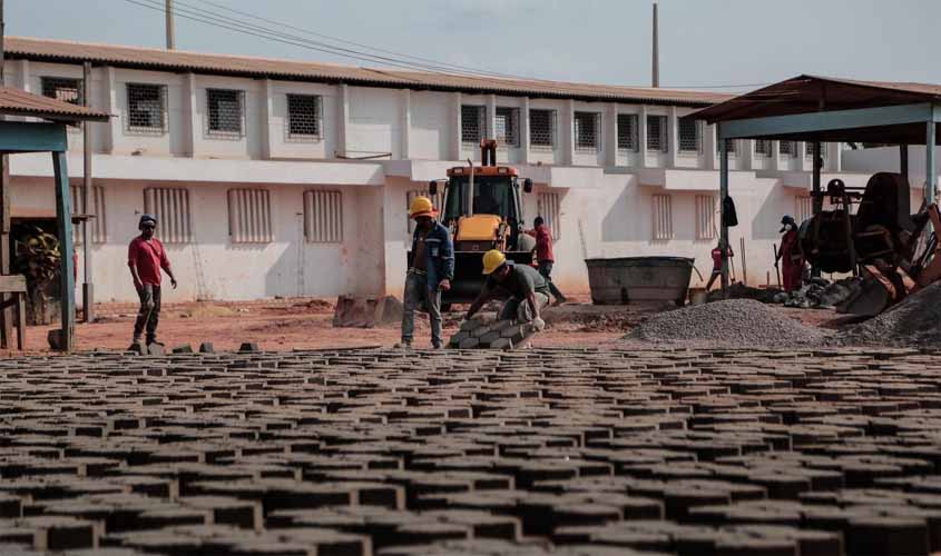 Mão de obra apenada pode ajudar na fabricação de manilhas e bloquetes em Santa Luzia